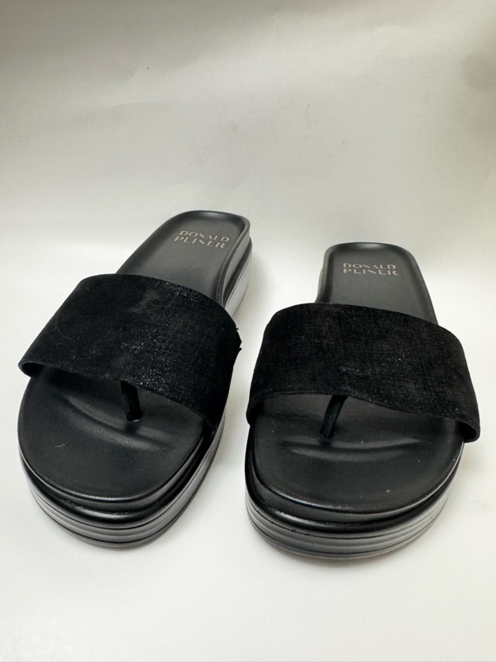 Brand New! Donald Pliner Black Leather Slide/Thong/Sandal Platform in size 7 - Picture 5 of 13